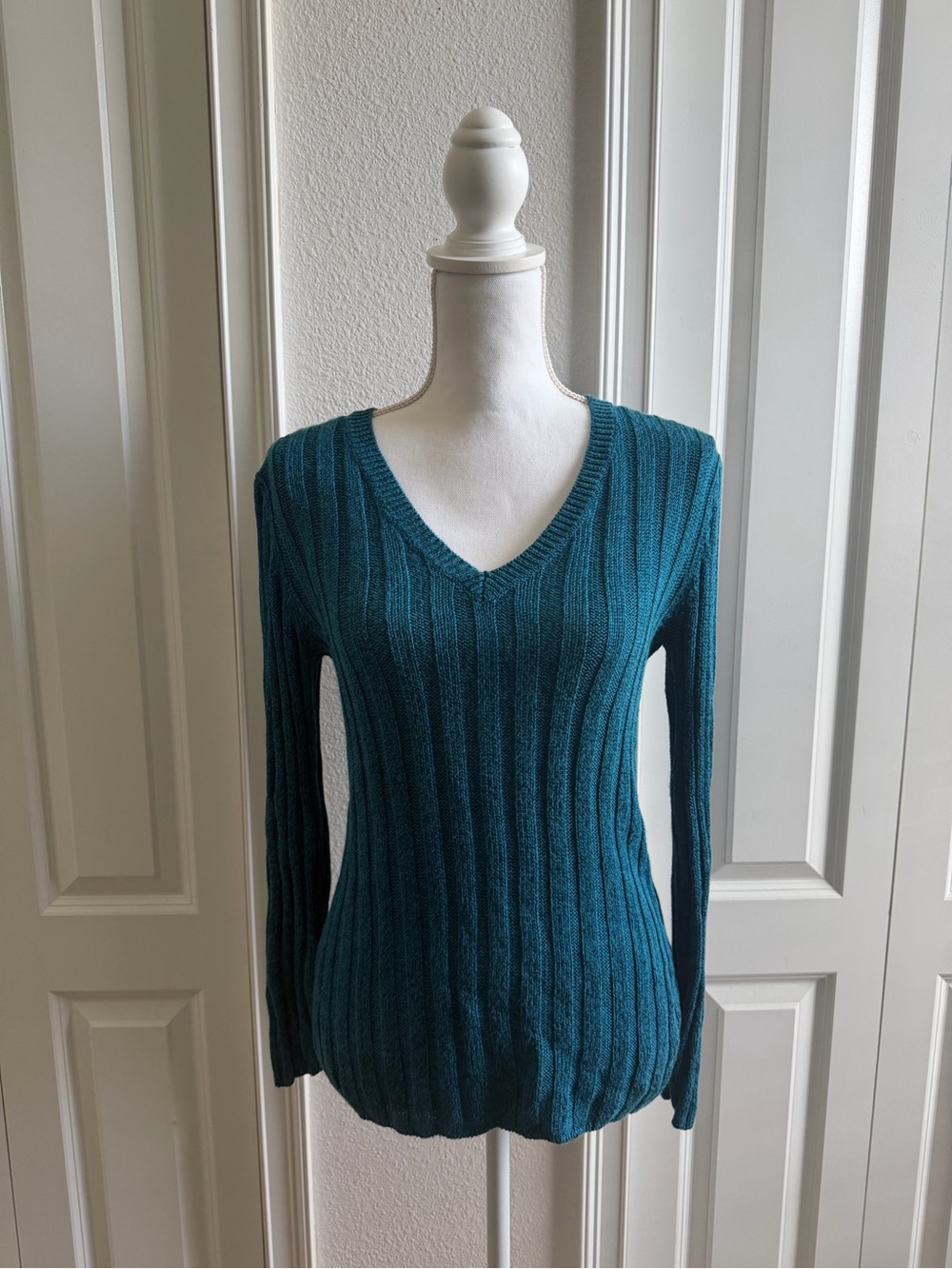 Vintage Y2K Chico’s Teal Ribbed V-Neck Fitted Sweater Size 0 Small